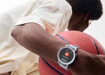 8 Cheap Smartwatch Brands, Ranked From Worst To Best (According To User Reviews)